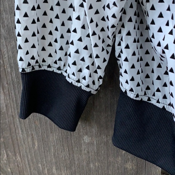 {Koral} triangle black and white jacket - Picture 4 of 8